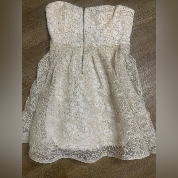 Elegant Cream Strapless Dress - Picture 10 of 11